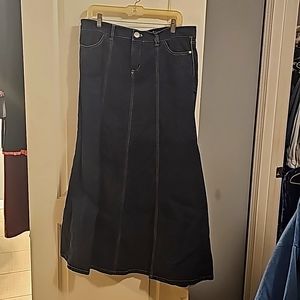 Quizz New York Blue Jean Skirt, Sz 12, Long, Front & Back Pockets, Zip & Snap Cl
